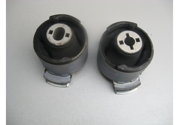Сайлентблок задньої балки Renault Laguna III, 550446624R